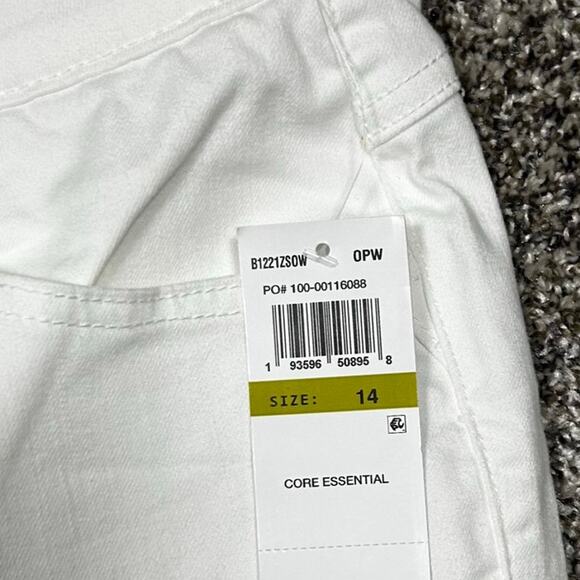 Democracy Ab Solution Itty Bitty Boot Cut Jeans Women's Size 14 White Denim NWT - Picture 2 of 13